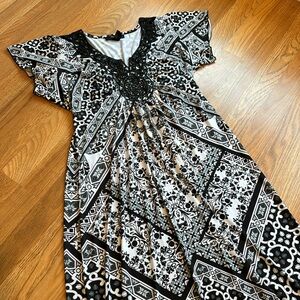 Style & Co. black/ white and gray floral geometric pattern maxi dress. Size XLP.
